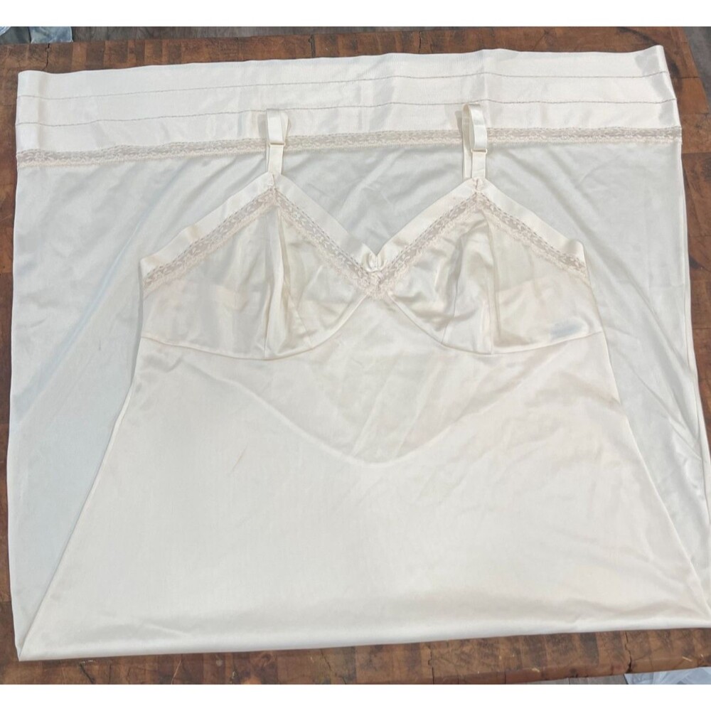 Vintage Lorraine Light Weight Cream Full Slip 36 Large Pretty Lace Made in USA